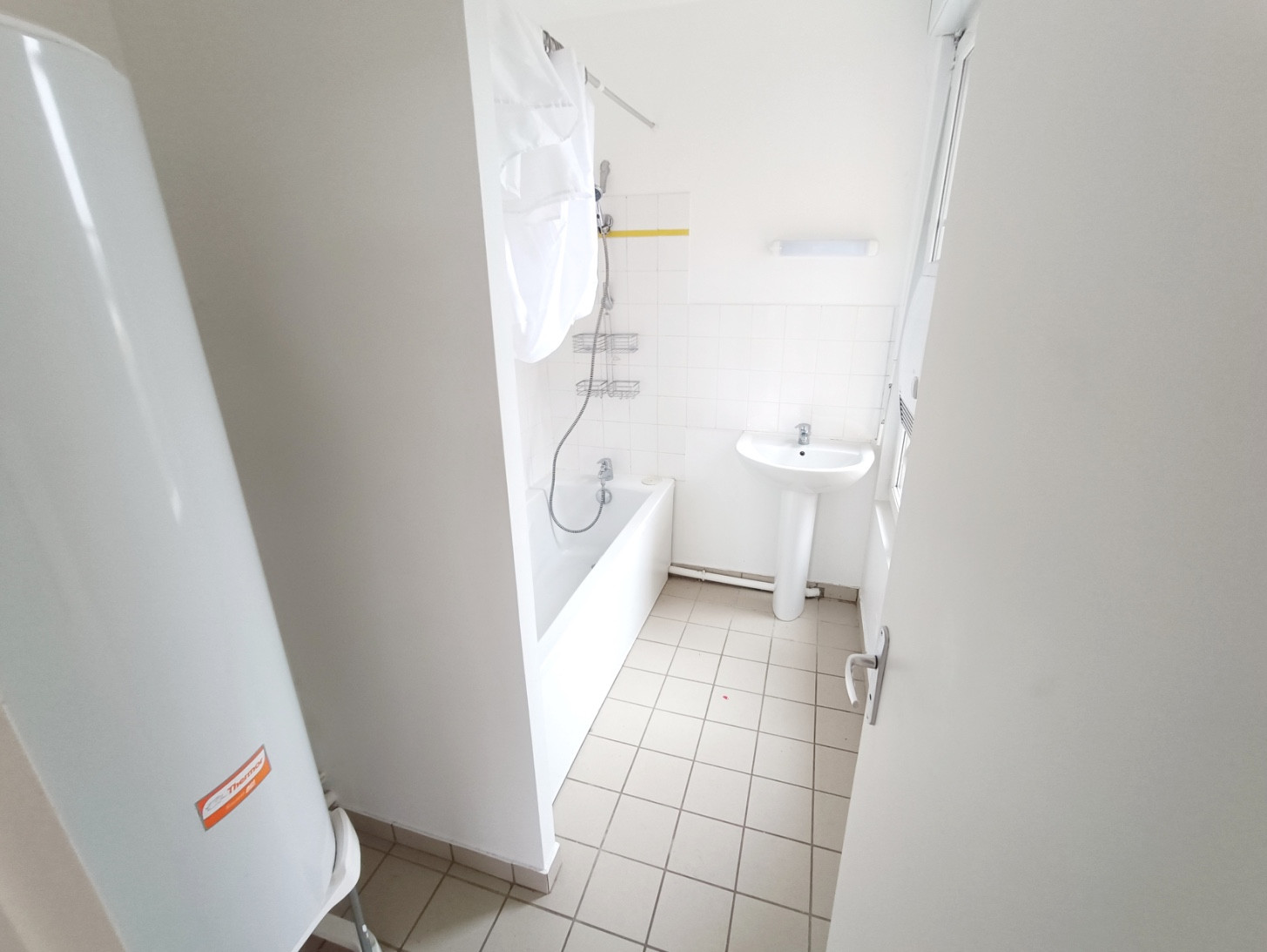 
                                                Location
                                                 Talmas, appartement, 2 chambres, 75m2