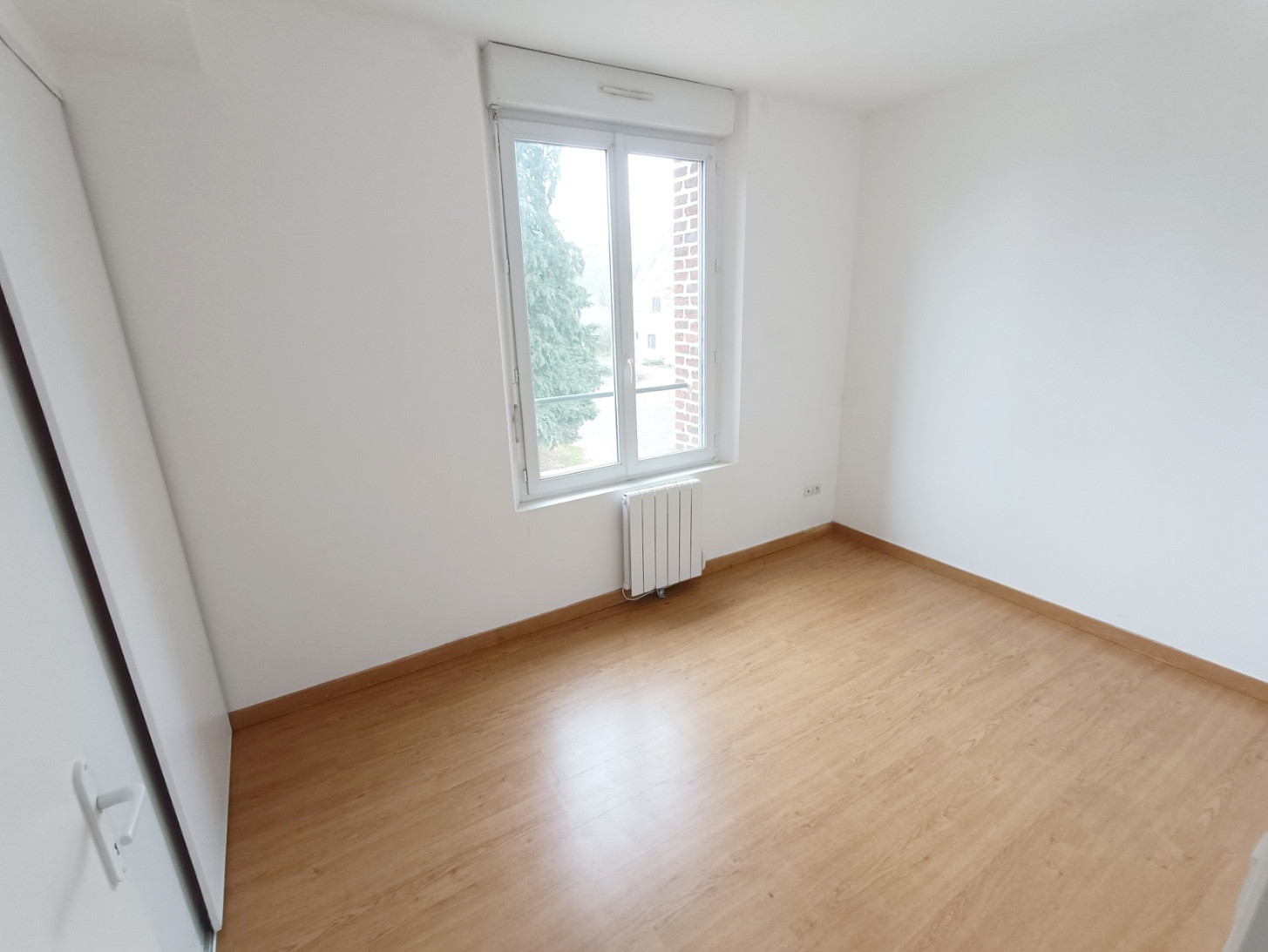 
                                                Location
                                                 Talmas, appartement, 2 chambres, 75m2