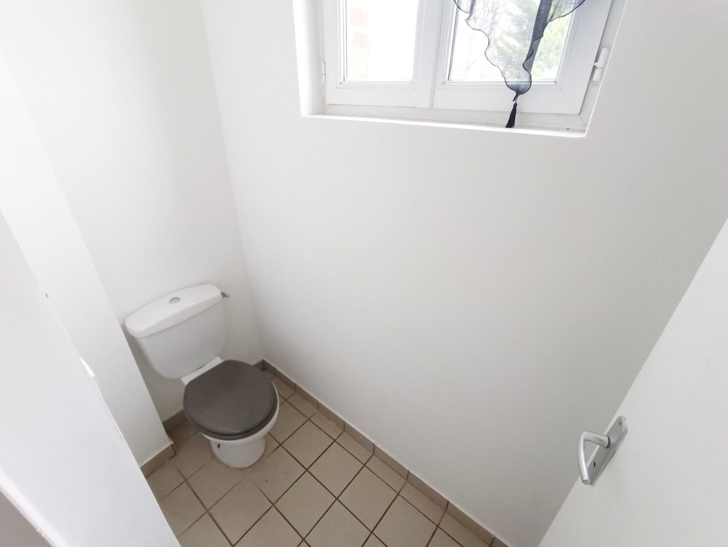 
                                                Location
                                                 Talmas, appartement, 2 chambres, 75m2
