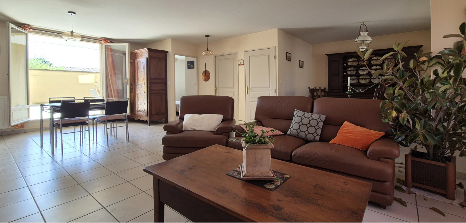 
                                                Vente
                                                 TALUYERS- T4 de 80 m² + terrasse + parking + cave