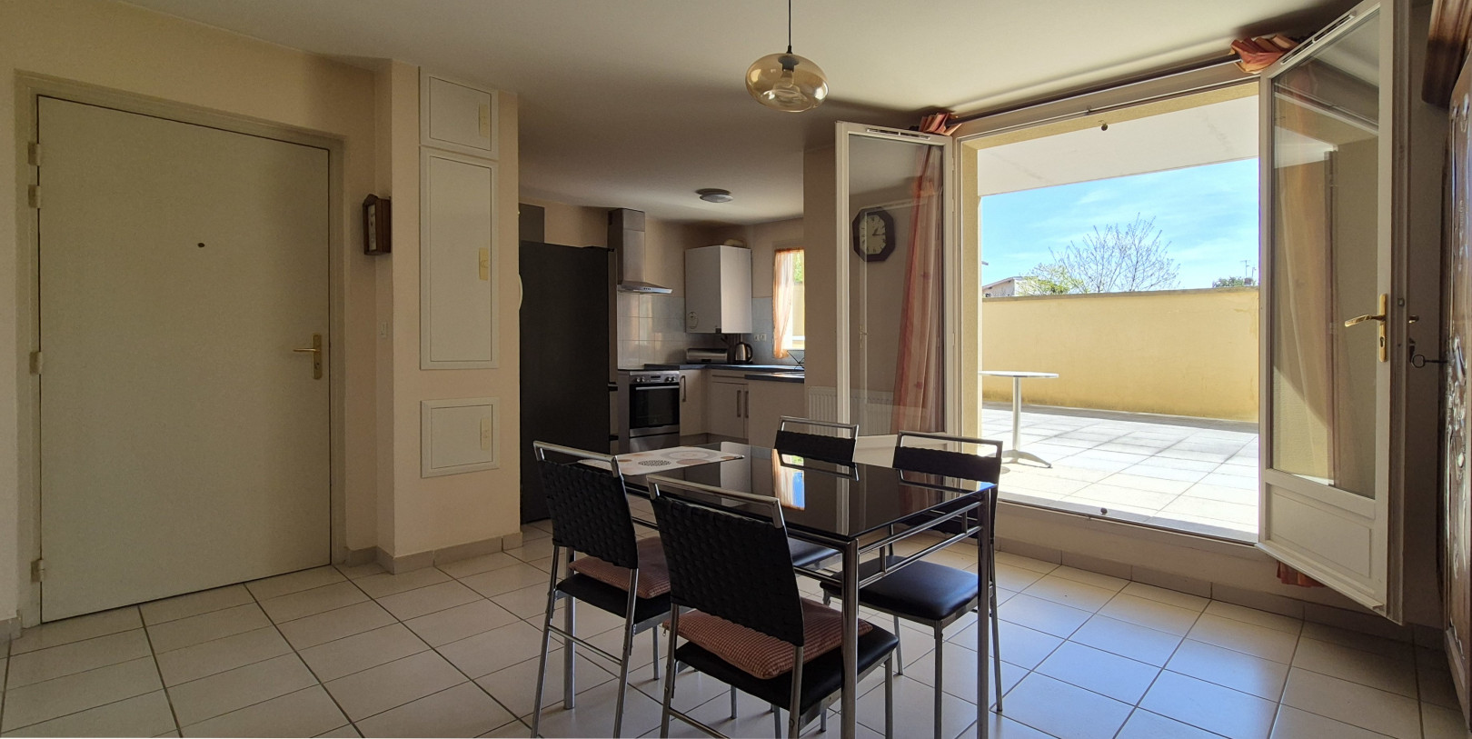 
                                                Vente
                                                 TALUYERS- T4 de 80 m² + terrasse + parking + cave