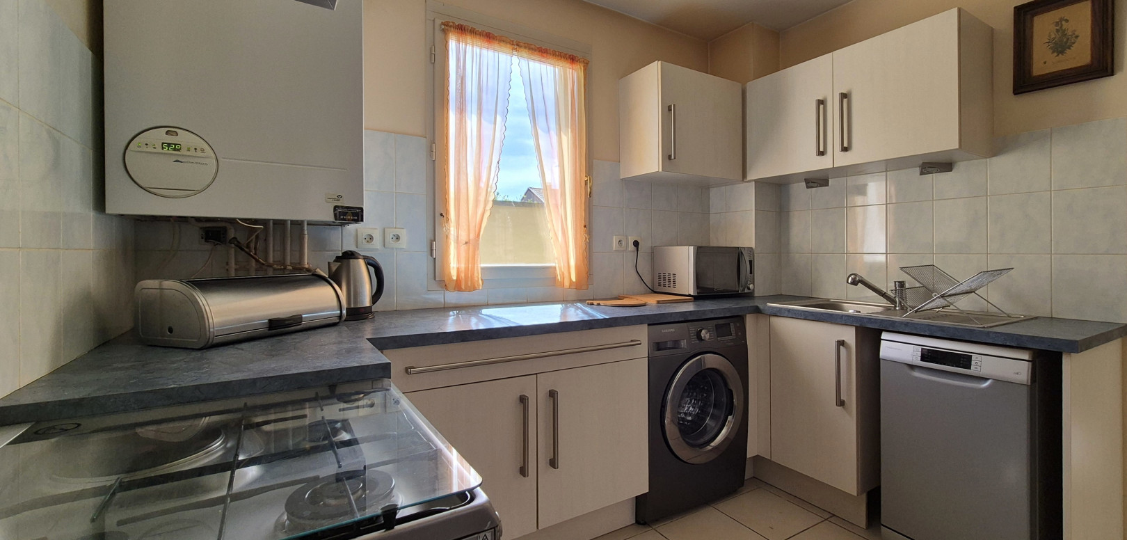 
                                                Vente
                                                 TALUYERS- T4 de 80 m² + terrasse + parking + cave