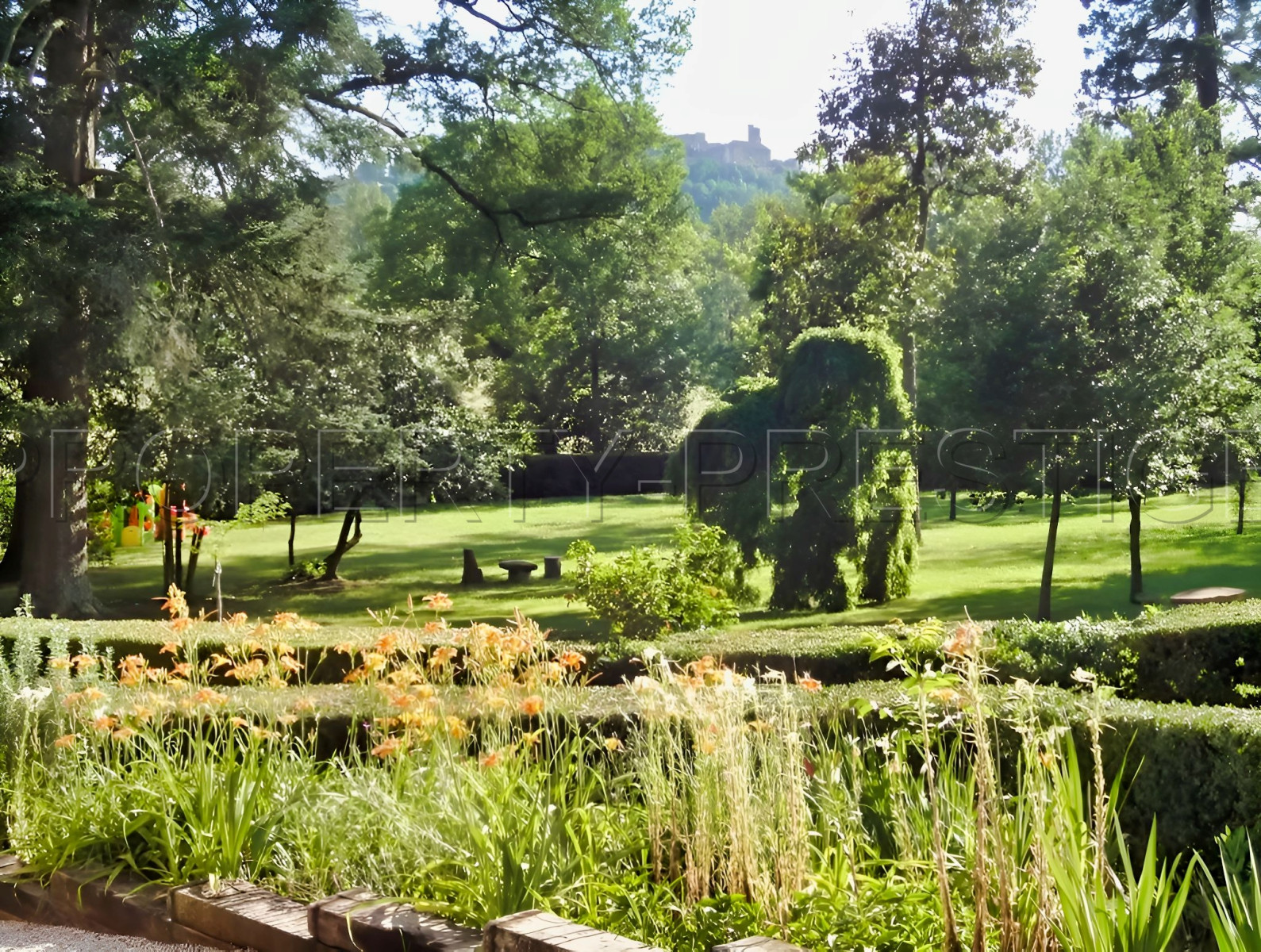 
                                                Vente
                                                 TARN Château XIXème Hôtel Événementiel 3 HA