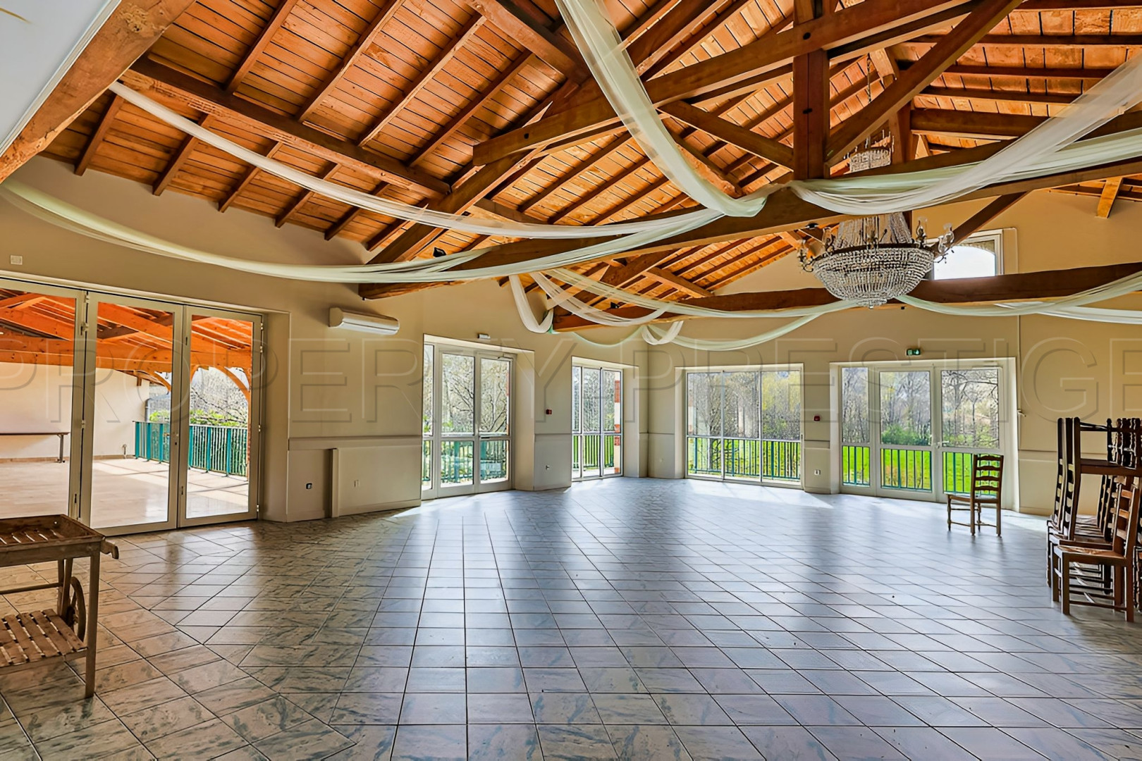 
                                                Vente
                                                 TARN Château XIXème Hôtel Événementiel 3 HA