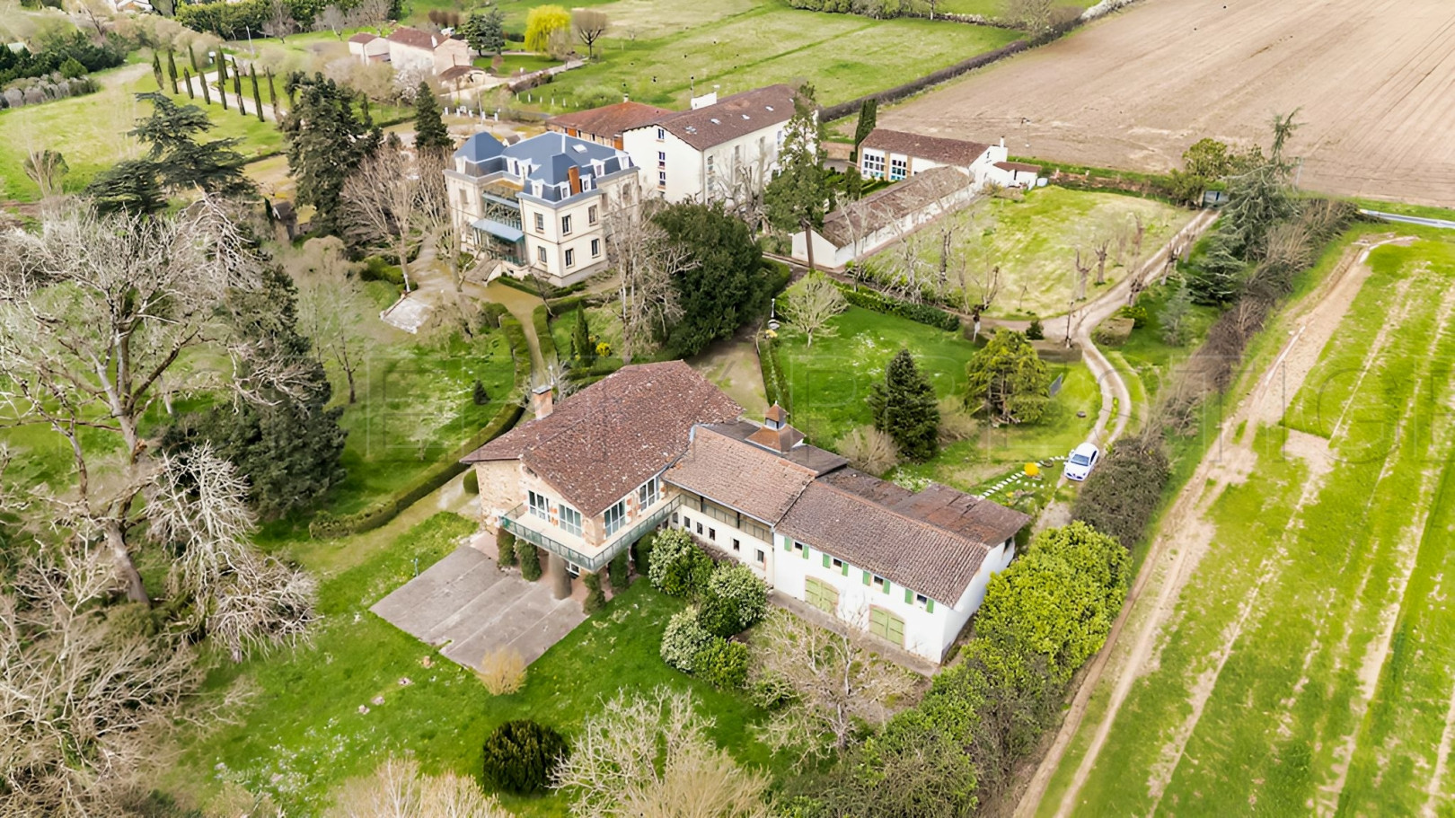 
                                                Vente
                                                 TARN Château XIXème Hôtel Événementiel 3 HA