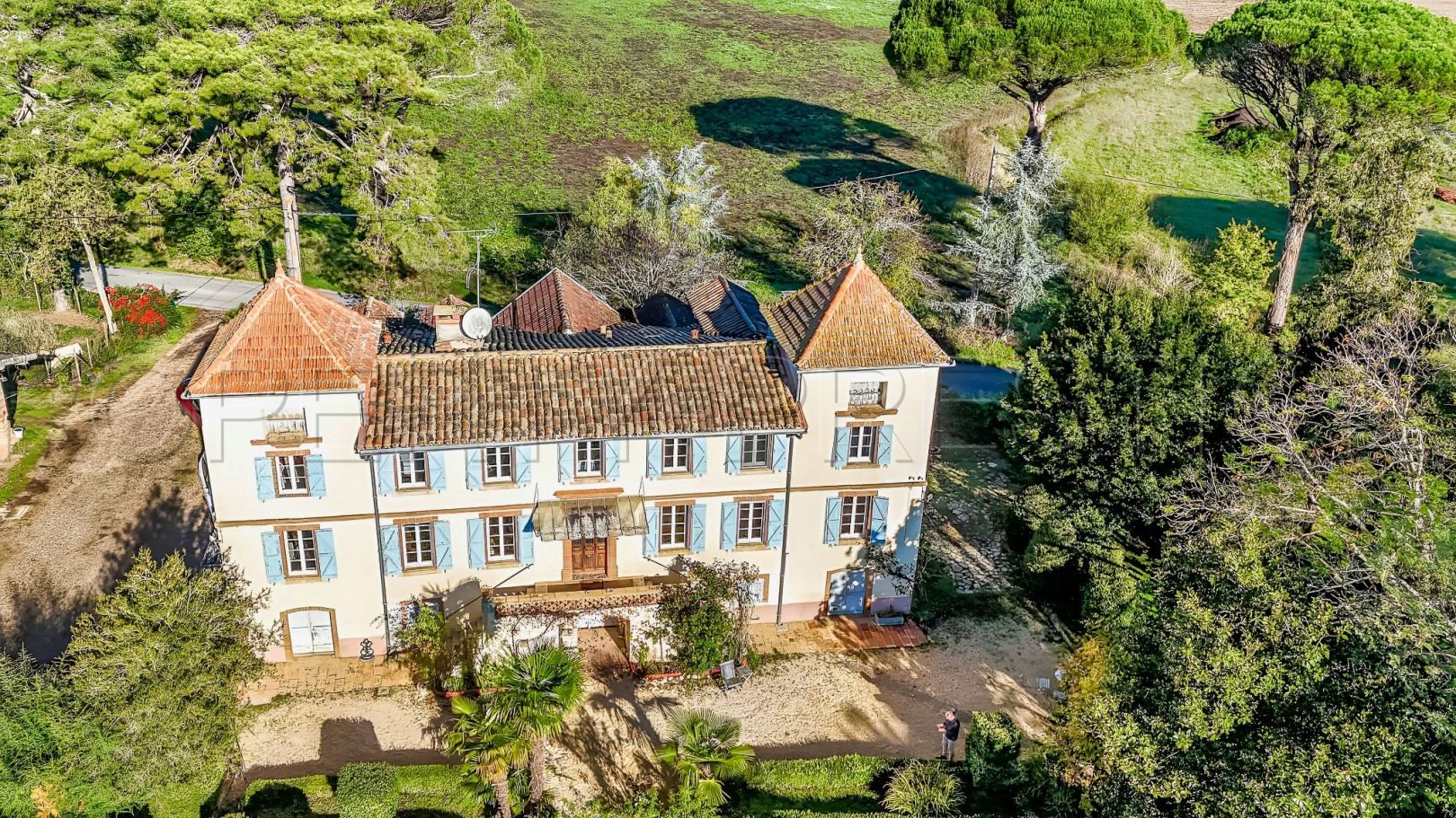 
                                                Vente
                                                 TARN MANOIR XIXème CHAMBRES D'HOTES 2,6 HA