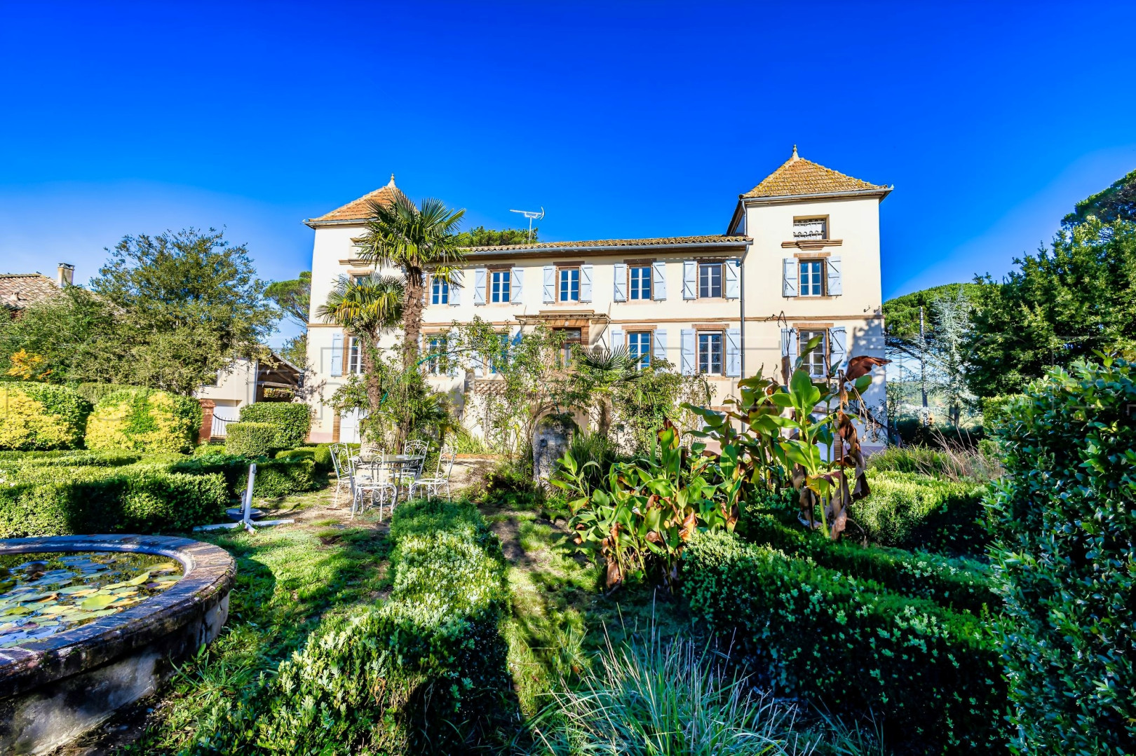 
                                                Vente
                                                 TARN MANOIR XIXème CHAMBRES D'HOTES 2,6 HA