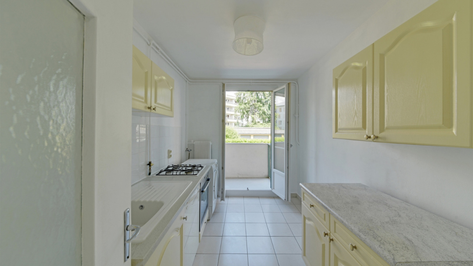 
                                                Vente
                                                 TASSIN-LA-DEMI-LUNE – 56 m²  T3 avec balcons - rdc surélevé rénové 224 000€