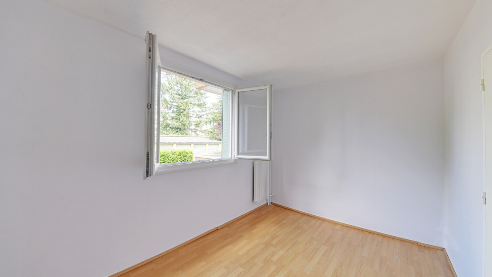 
                                                Vente
                                                 TASSIN-LA-DEMI-LUNE – 56 m²  T3 avec balcons - rdc surélevé rénové 224 000€