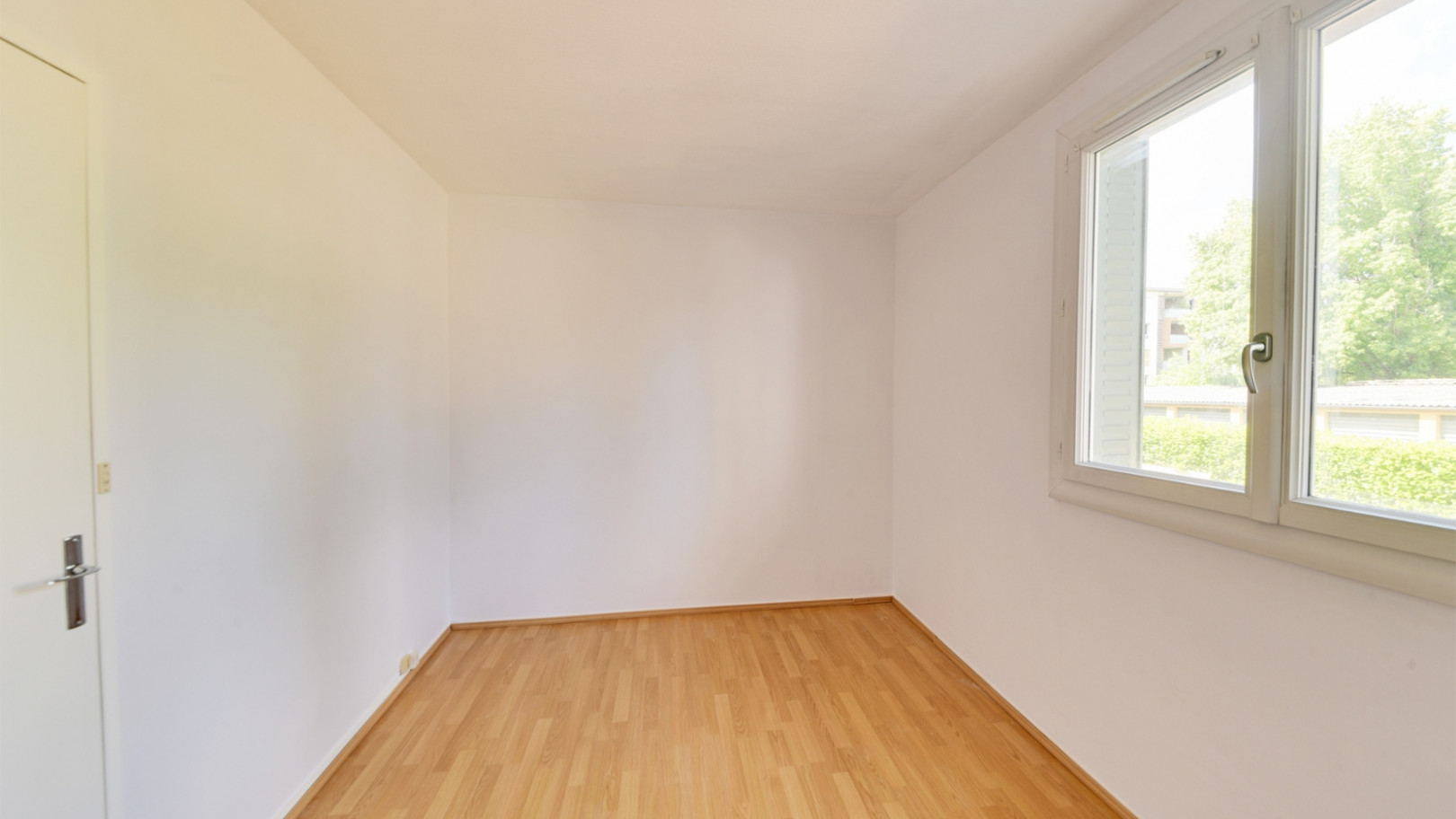 
                                                Vente
                                                 TASSIN-LA-DEMI-LUNE – 56 m²  T3 avec balcons - rdc surélevé rénové 224 000€