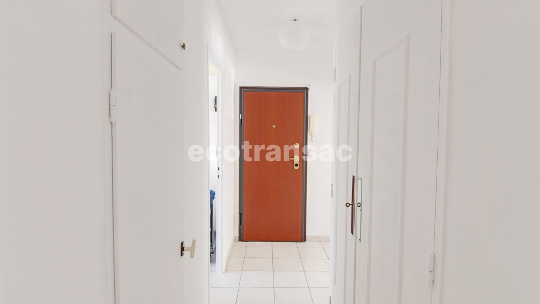 
                                                Vente
                                                 TASSIN-LA-DEMI-LUNE – 56 m²  T3 avec balcons - rez de chaussée surélevé - cave - Entièrement rénové - Emplacement stratégique