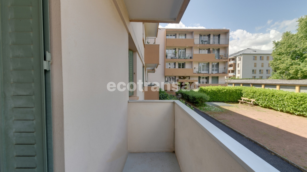 
                                                Vente
                                                 TASSIN-LA-DEMI-LUNE – 56 m²  T3 avec balcons - rez de chaussée surélevé - cave - Entièrement rénové - Emplacement stratégique