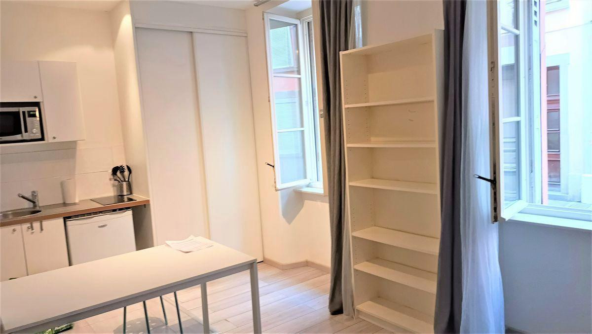 
                                                Location
                                                 TB studio meublé Hyper-Centre