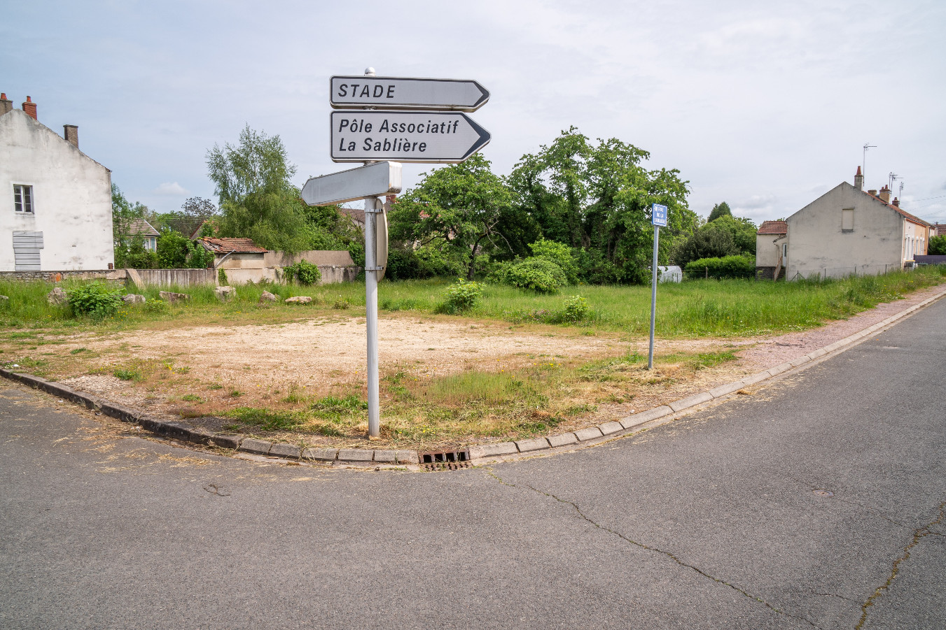 
                                                Vente
                                                 Terrain - 1 508 m² - Montceau-les-Mines (71)