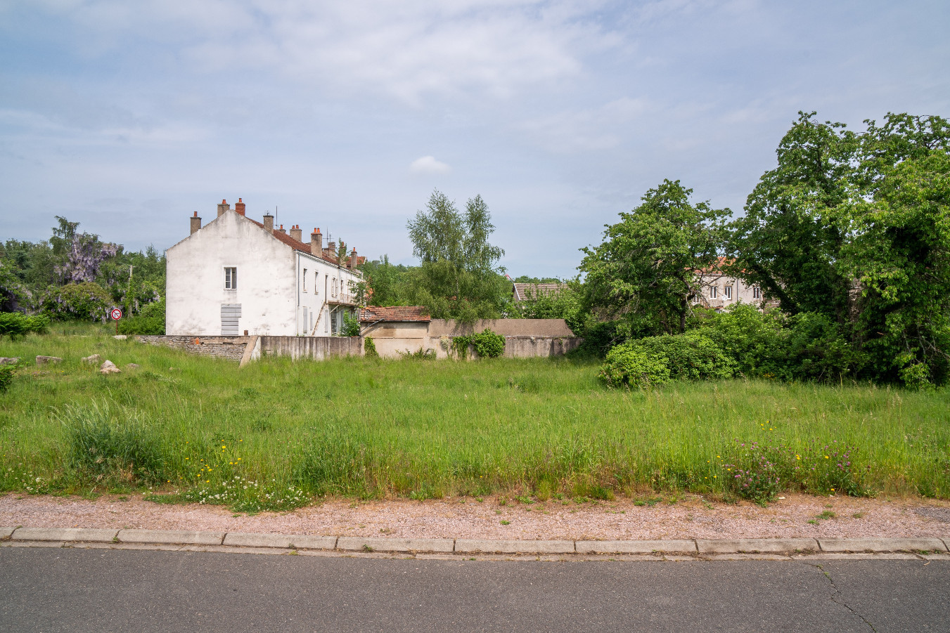 
                                                Vente
                                                 Terrain - 1 508 m² - Montceau-les-Mines (71)