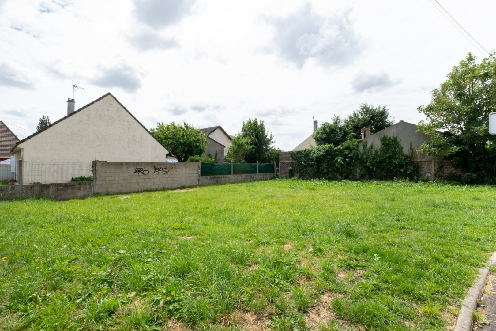 
                                                Vente
                                                 Terrain - 370 m² - Goussainville