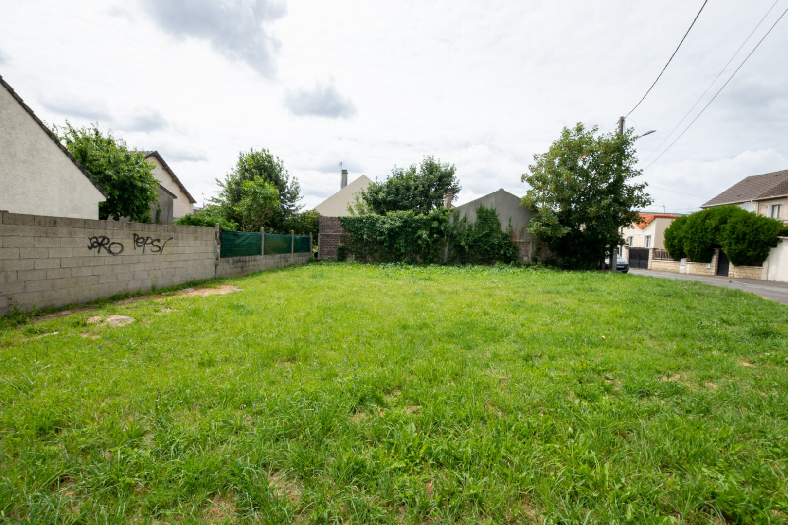 
                                                Vente
                                                 Terrain - 370 m² - Goussainville