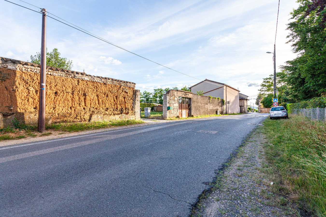 
                                                Vente
                                                 Terrain - 600 m² - Trévoux (01)