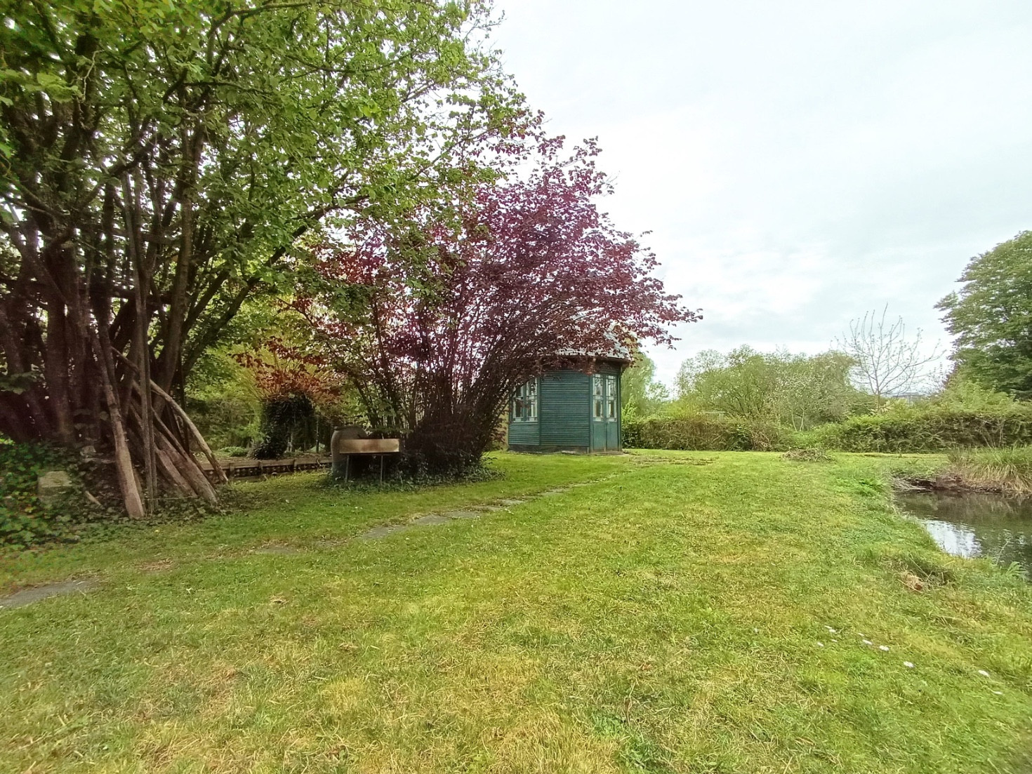 
                                                Vente
                                                 Terrain avec étang et kiosque - Hortillonnages