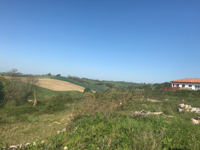 
                                                Vente
                                                 Terrain constructible, d’environ 2000 M2