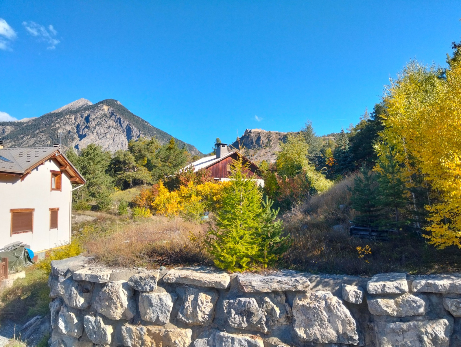 
                                                Vente
                                                 Terrain constructible emplacement nr.1 - Viabilisé