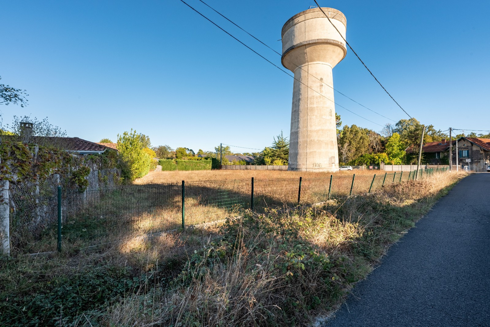 
                                                Vente
                                                 Terrain de 2000m² à Blanquefort (33)