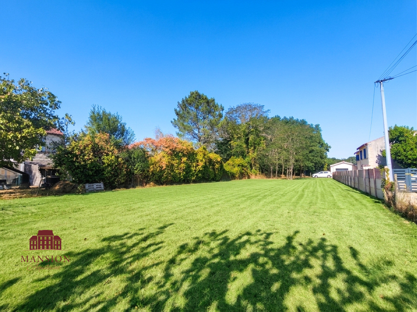 
                                                Vente
                                                 Terrain d'environ 1000m2 constructible