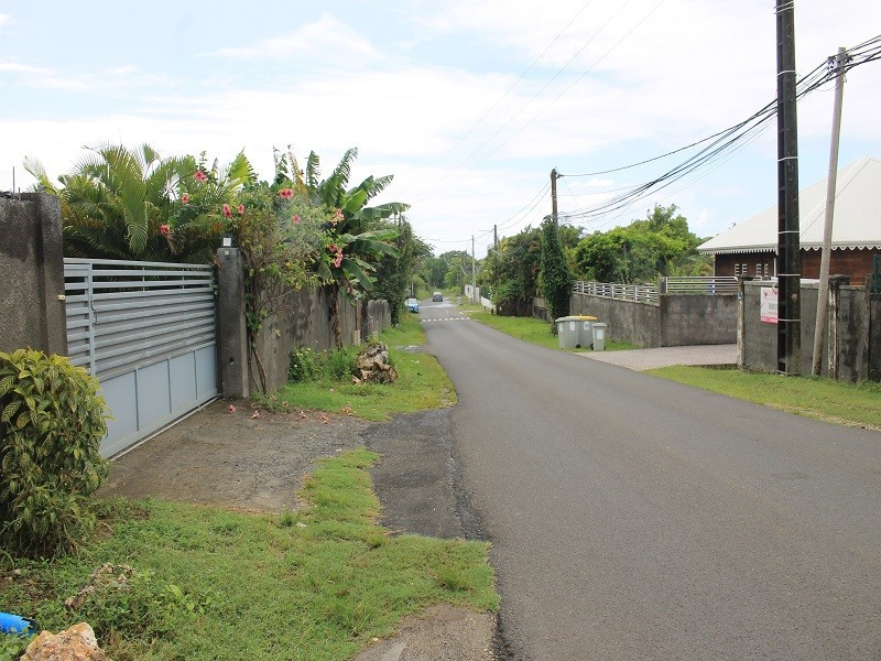 
                                                Vente
                                                 Terrain viabilisé de 1 000 m² à Sainte-Anne (971)