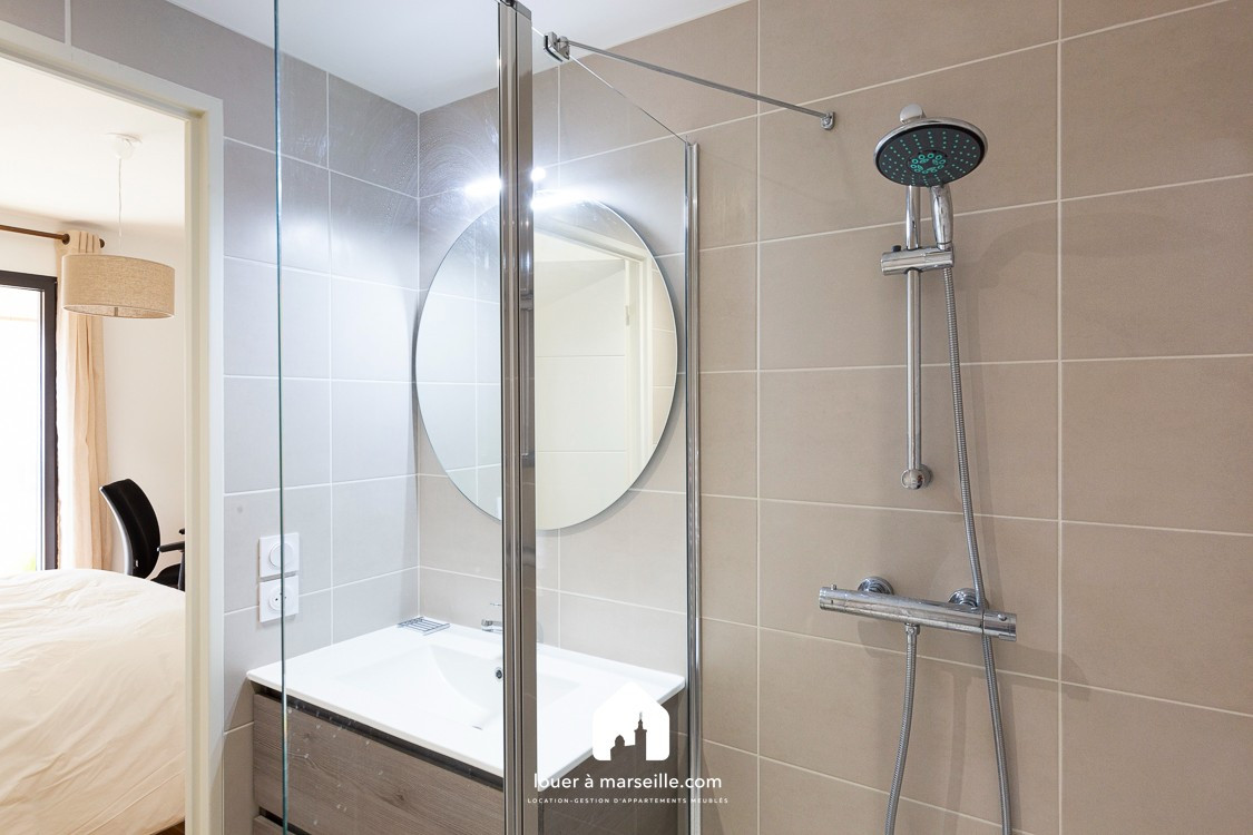 
                                                Location
                                                 Terrasse Lacydon