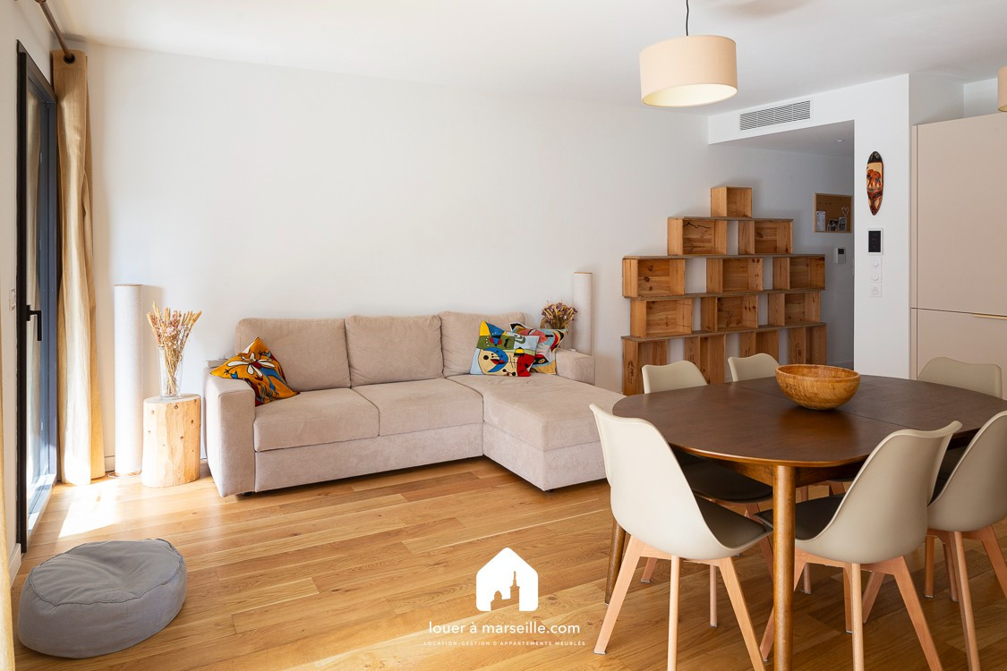 
                                                Location
                                                 Terrasse Lacydon