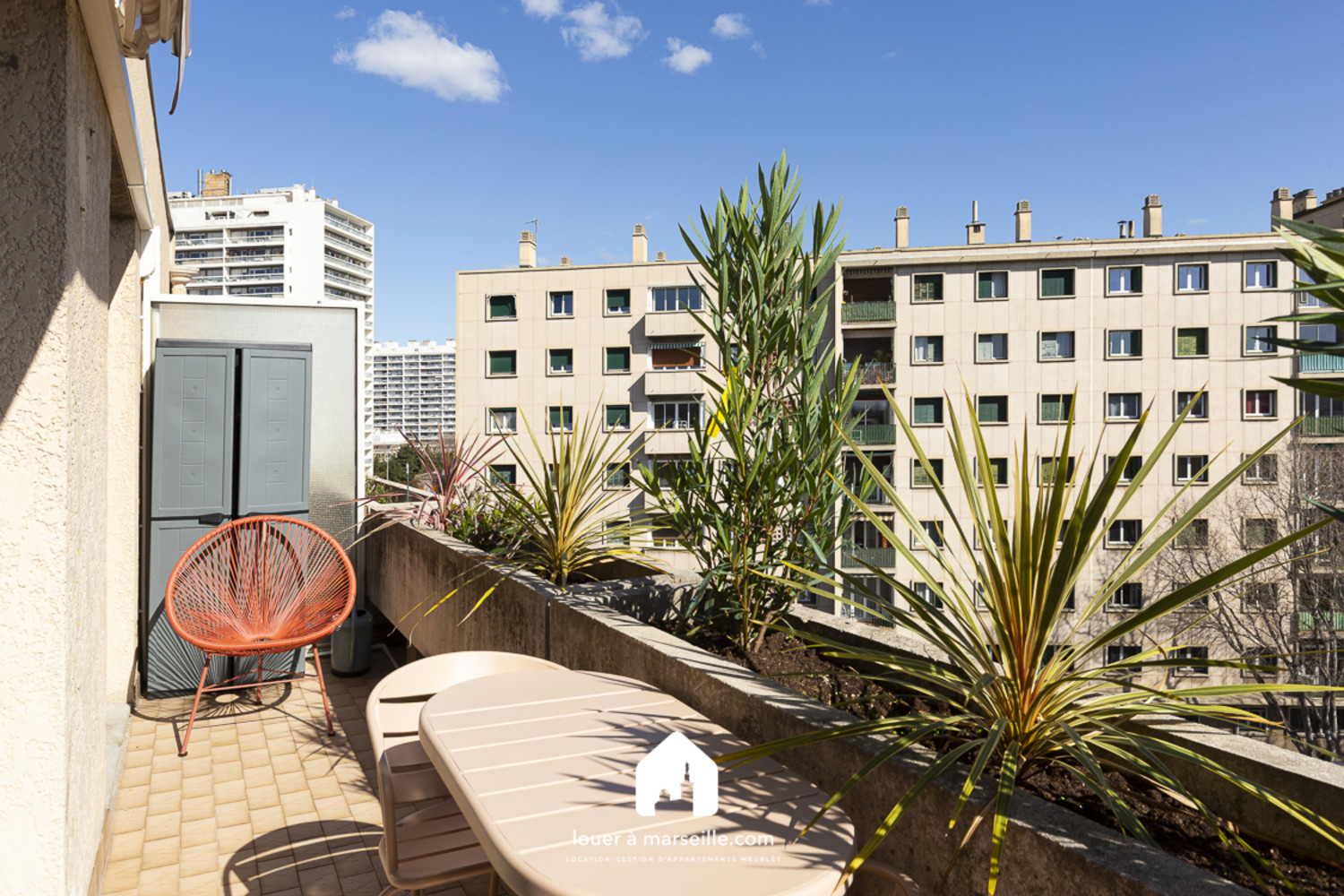 
                                                Location
                                                 TERRASSE ST GINIEZ  T2 meublé de 48 m²