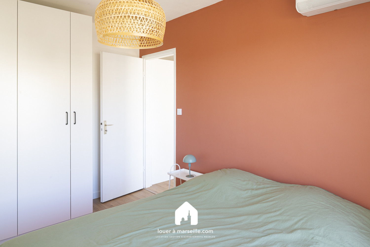 
                                                Location
                                                 TERRASSE ST GINIEZ  T2 meublé de 48 m²