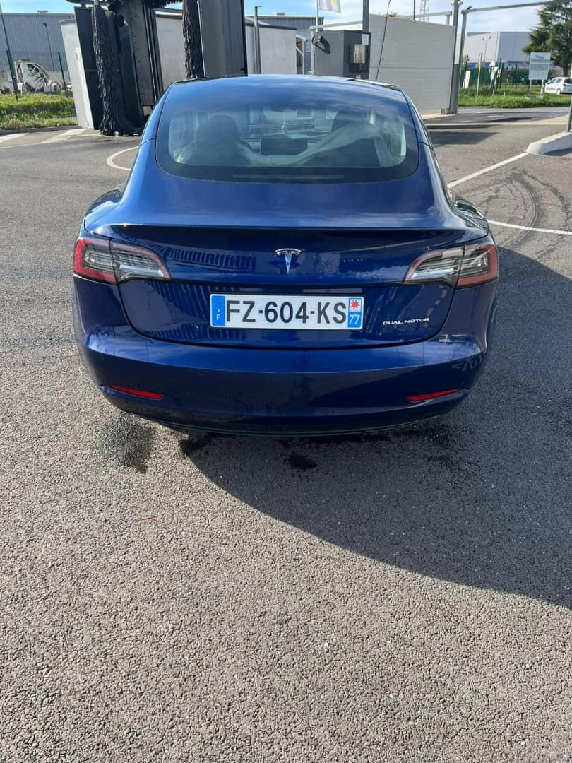
                                                Voiture
                                                 Tesla model 3 long rang