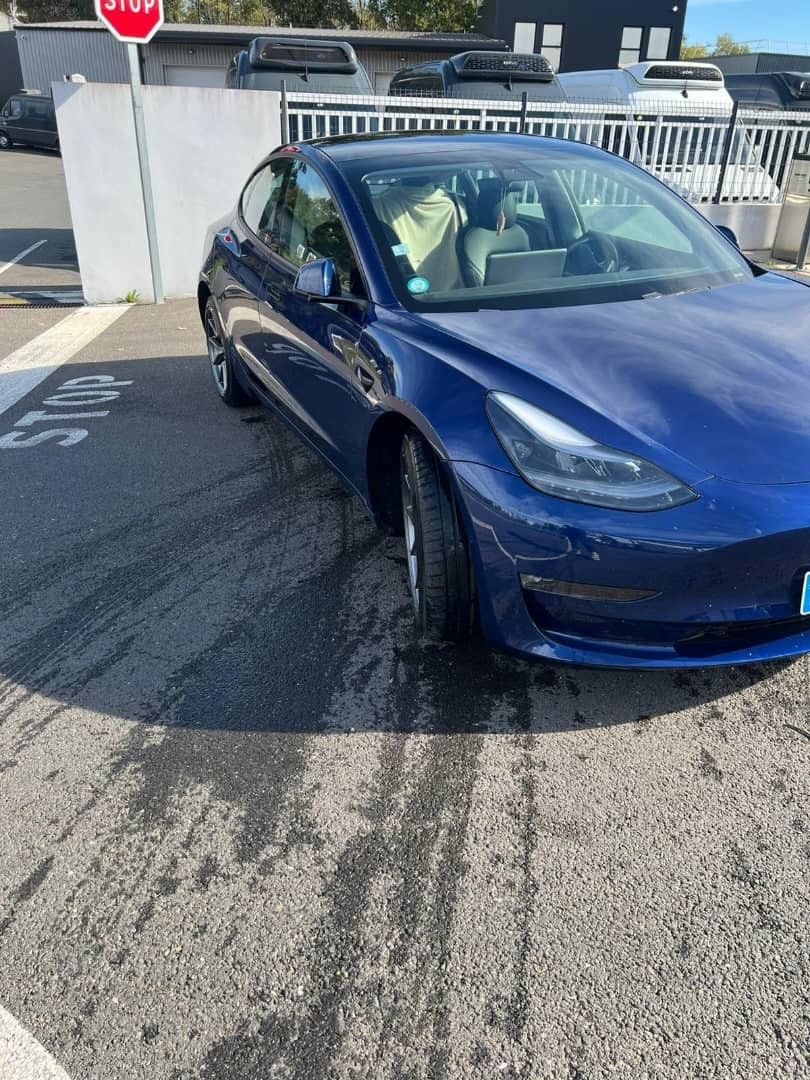 
                                                Voiture
                                                 Tesla model 3 long rang