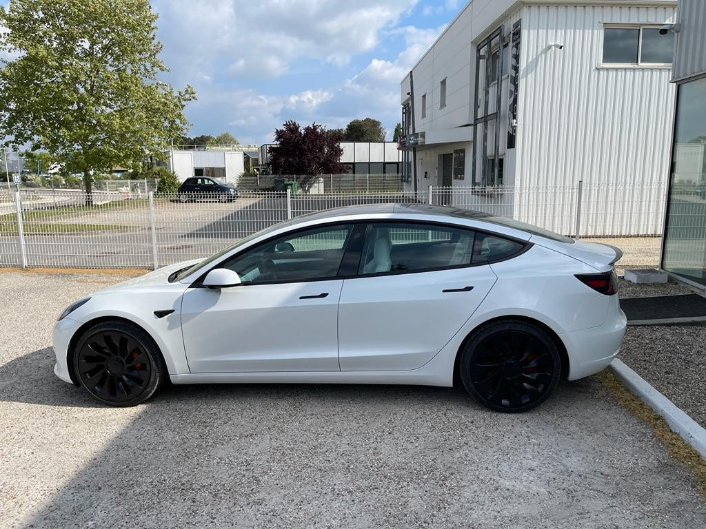 
                                                Voiture
                                                 TESLA MODEL 3 Performance