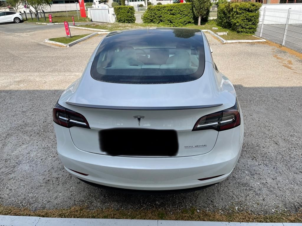 
                                                Voiture
                                                 TESLA MODEL 3 Performance