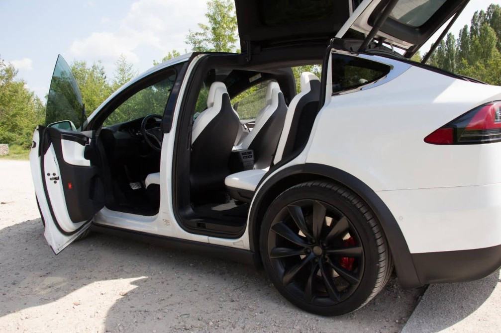 
                                                Voiture
                                                 Tesla Model X