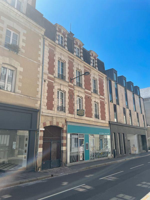 
                                                Location
                                                 Thabor - T2bis 54 m² + parking - meublé