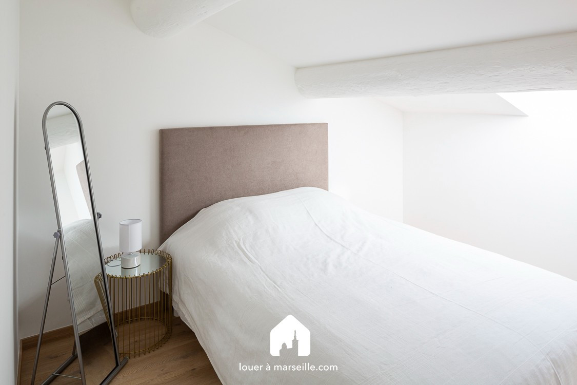 
                                                Location
                                                 Toit De La Plaine