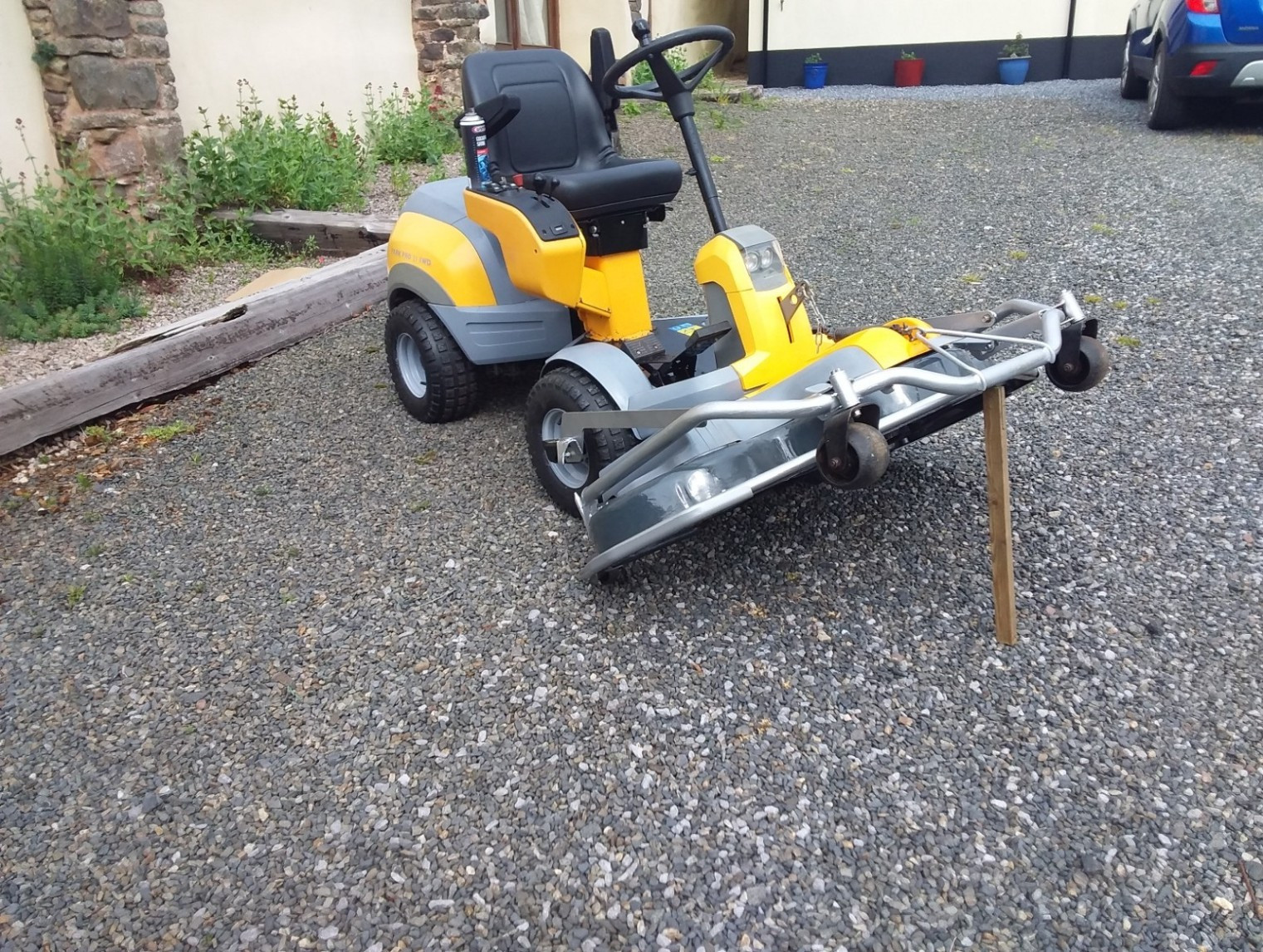 
                                                Jardinage
                                                 TONDEUSE AUTOPORTÉE STIGA PARK 4x4 de 125 cm