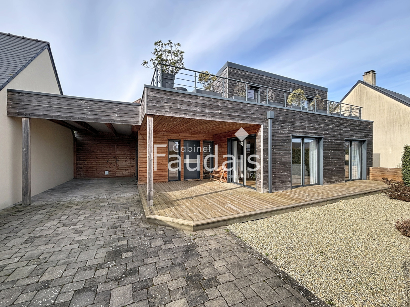 
                                                Vente
                                                 TORIGNY LES VILLES, Maison récente avec vie de plain-pied de