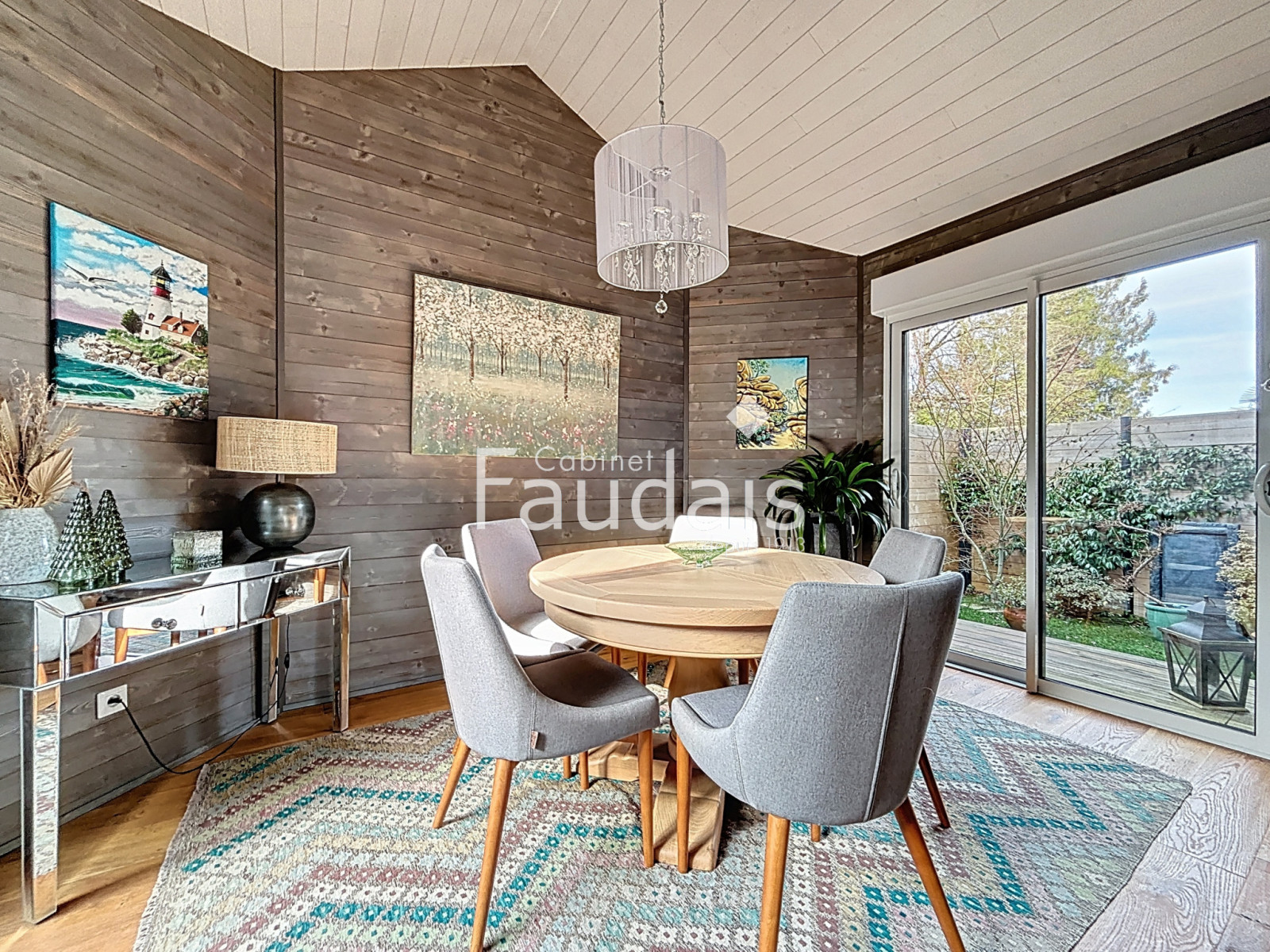 
                                                Vente
                                                 TORIGNY LES VILLES, Maison récente avec vie de plain-pied de