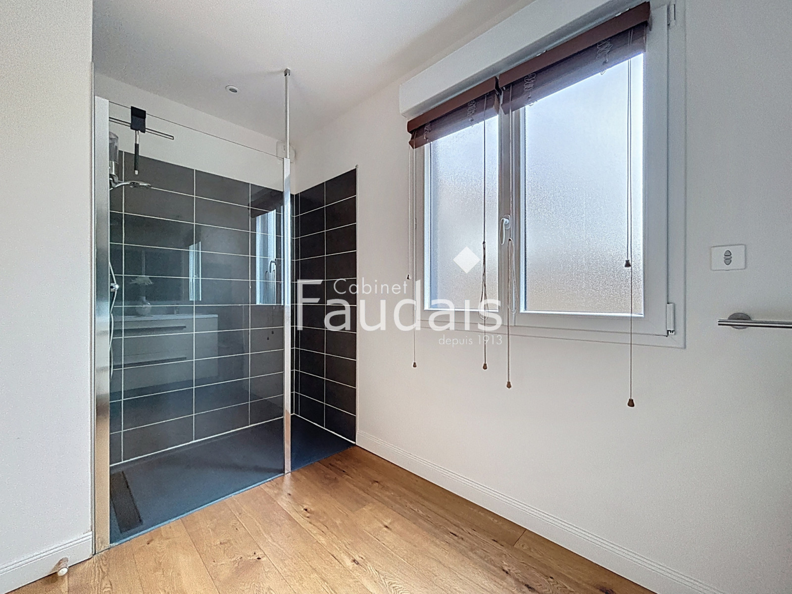 
                                                Vente
                                                 TORIGNY LES VILLES, Maison récente avec vie de plain-pied de