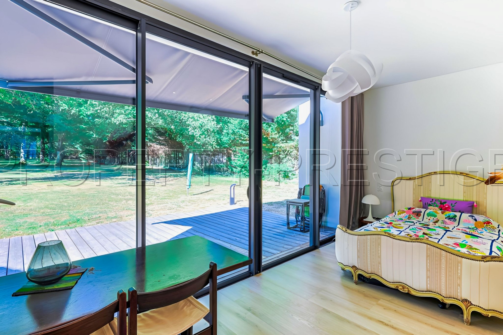 
                                                Vente
                                                 TOULOUSE MAISON ARCHITECTE 200 M² 1,2 HA