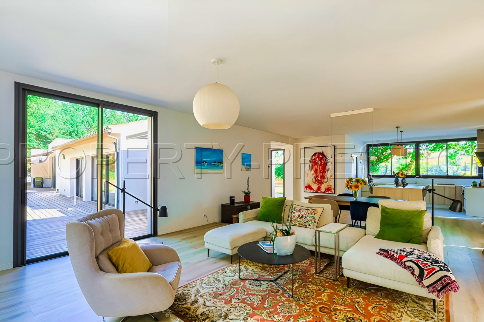 
                                                Vente
                                                 TOULOUSE MAISON ARCHITECTE 200 M² 1,2 HA