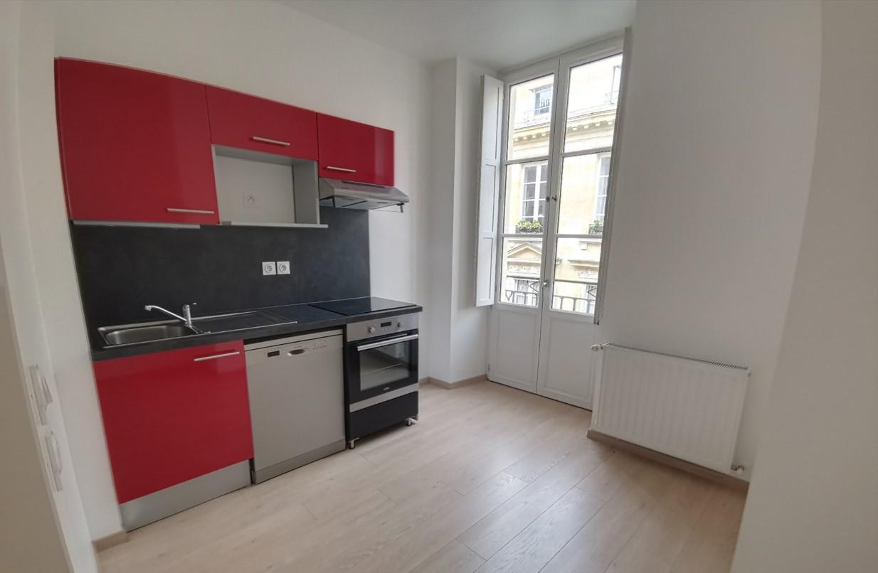 
                                                Location
                                                 TOURNY : Balcon et 2 places de Parking