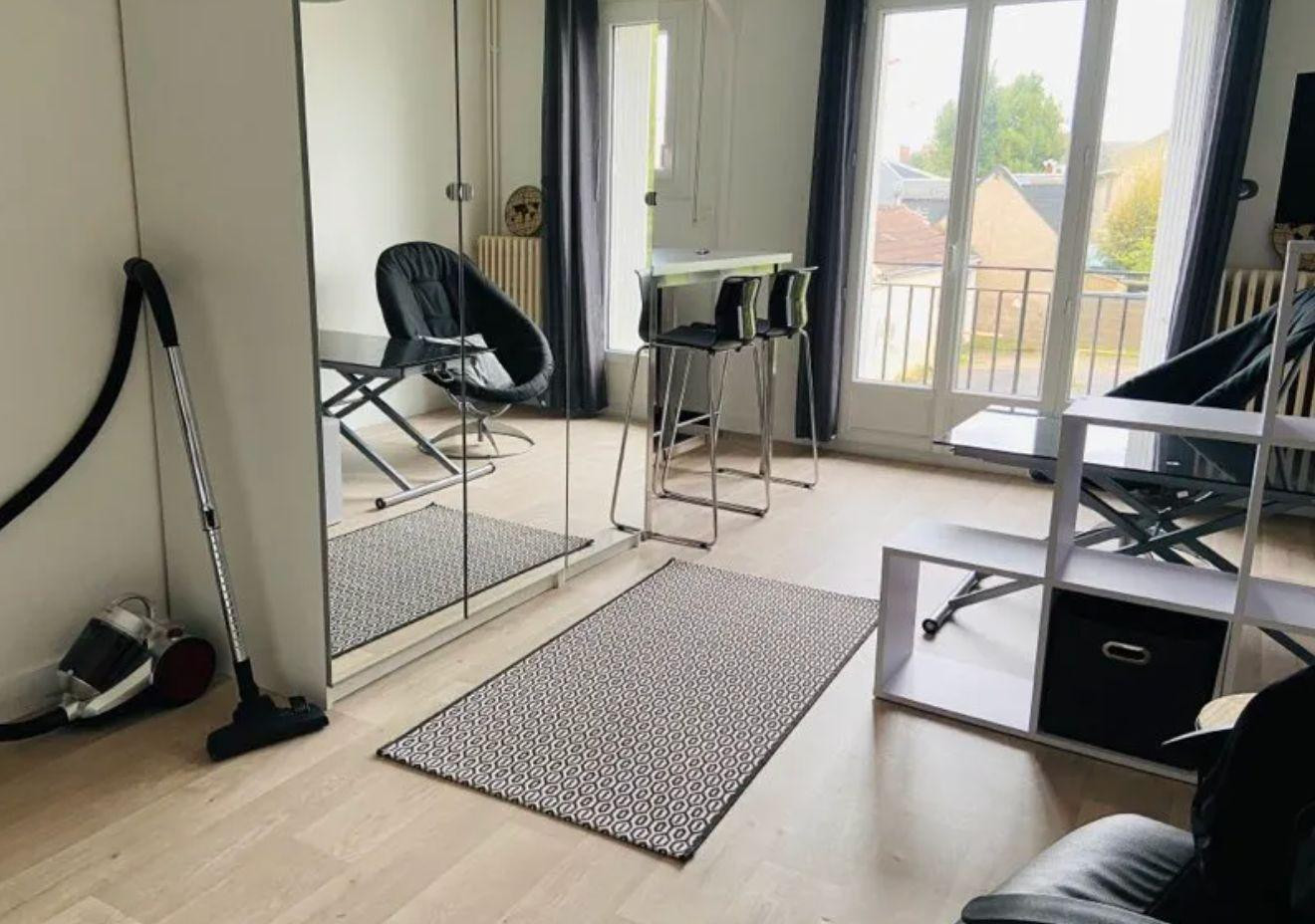 
                                                Location
                                                 TOURS CENTRE - Studio 23m² meublé