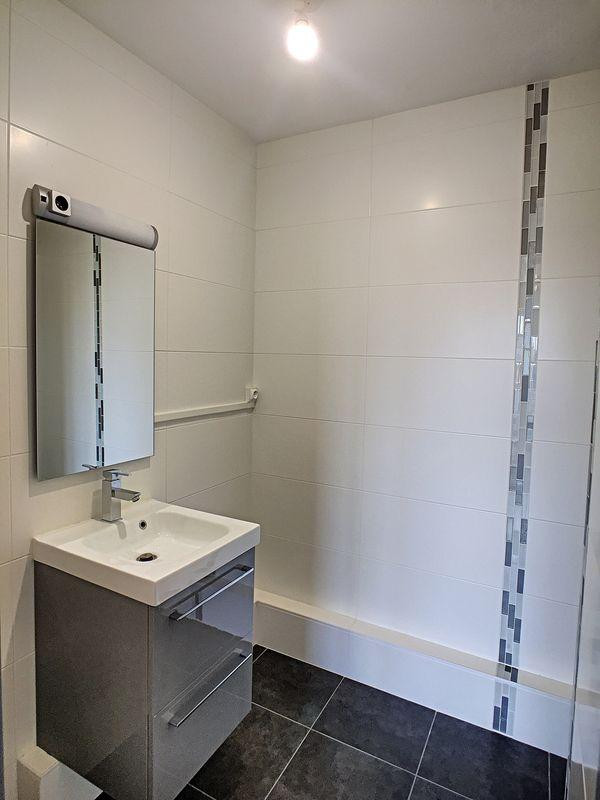 
                                                Location
                                                 Tours grand studio lumineux refait à neuf