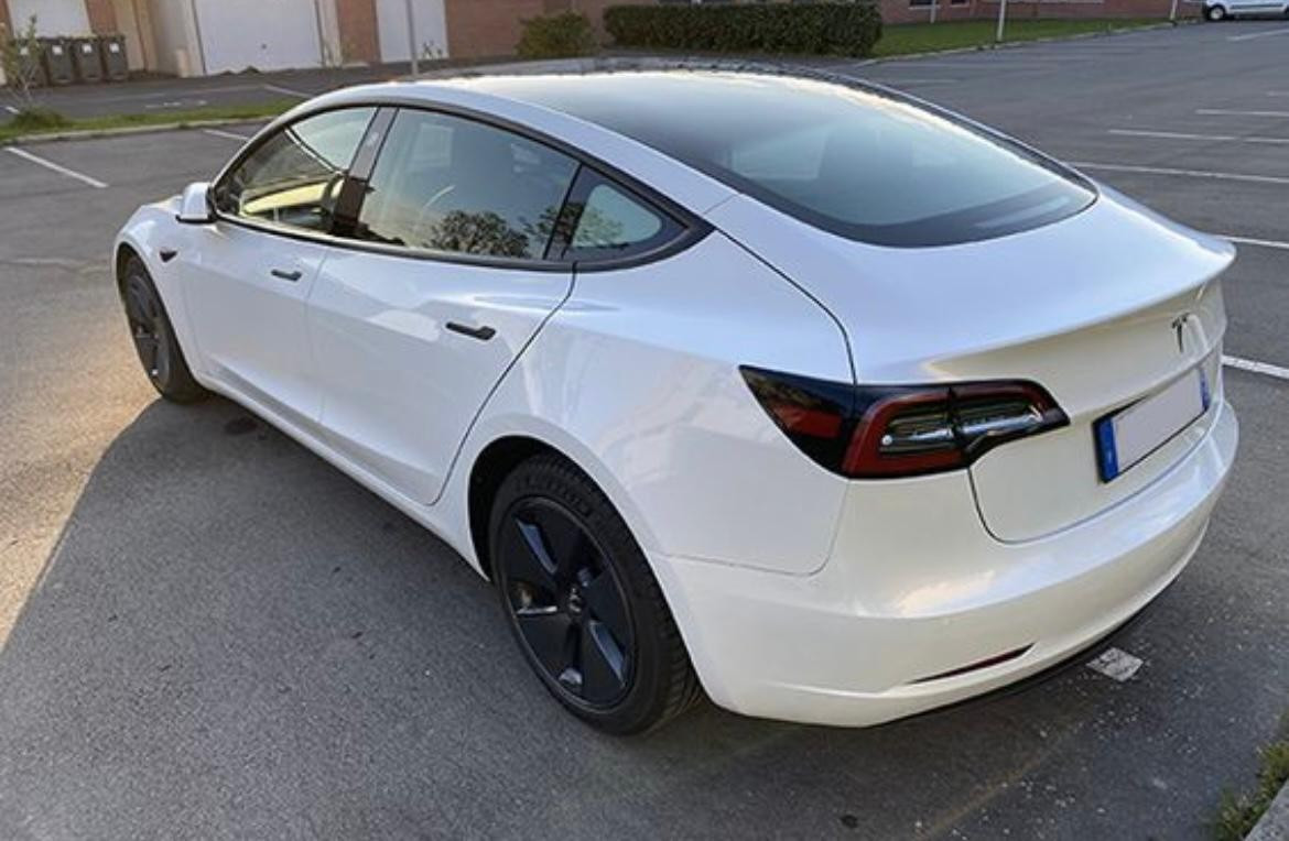 
                                                Voiture
                                                 Tout fait Tesla model 3 SR+