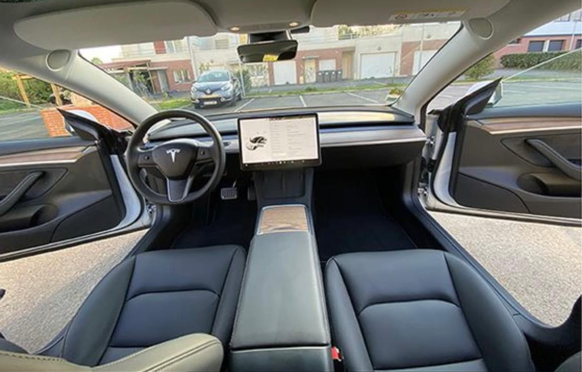 
                                                Voiture
                                                 Tout fait Tesla model 3 SR+